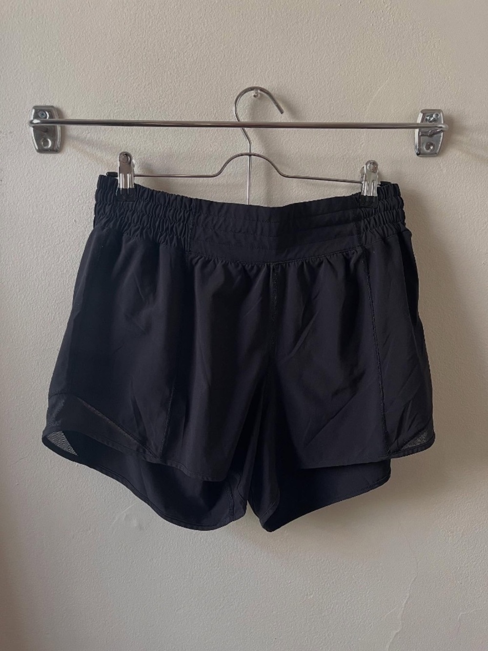 Lululemon Hotty Hot black high waisted athletic shorts